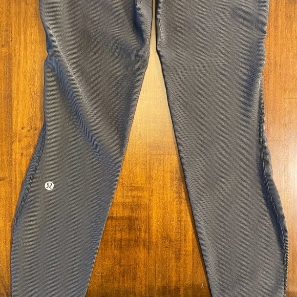 Lululemon Base Pace High-Rise Tight 25" Two-Tone Ribbed in Black / Gull Grey - Picture 3 of 9